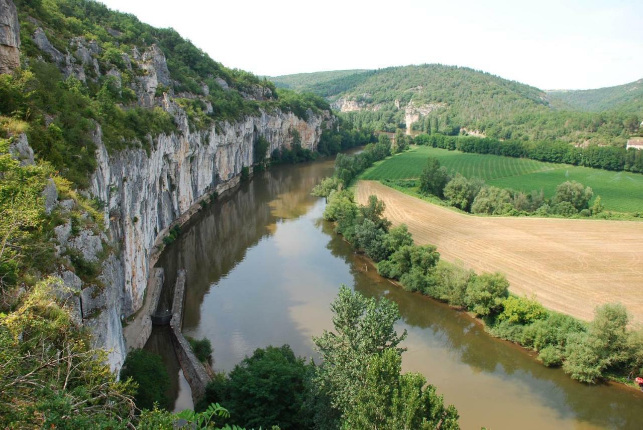 ホテルDomaine De La Greze Murat エクステリア 写真